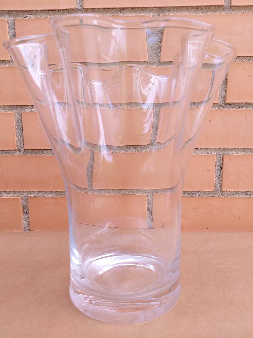 Jarrón grande de cristal ondulado – Diseño elegante – 28 cm