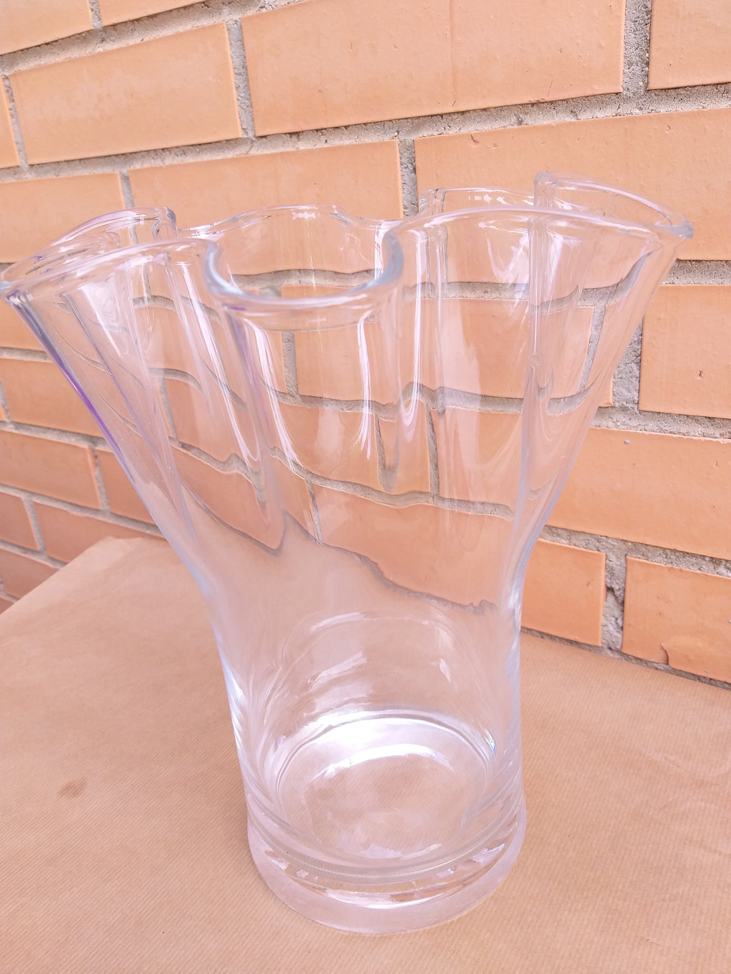 Jarrón grande de cristal ondulado – Diseño elegante – 28 cm
