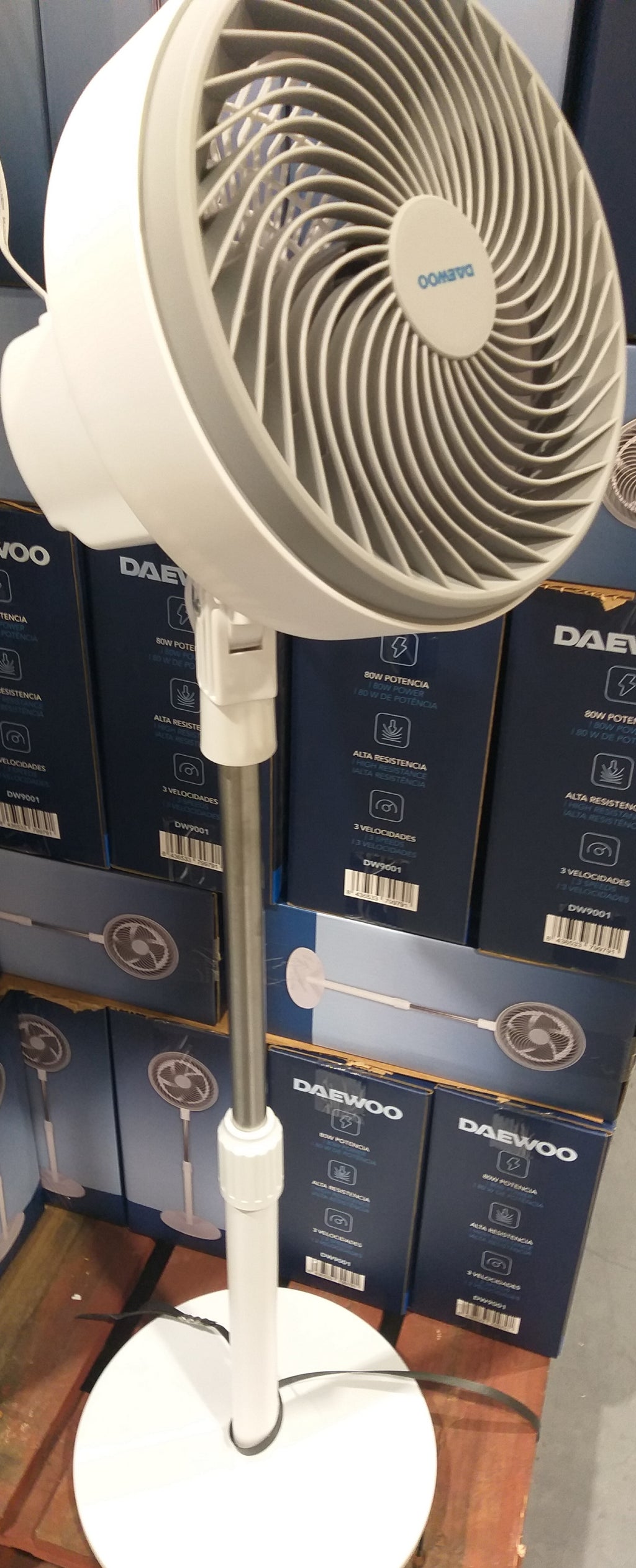Ventilador de Pie Daewoo DW9001 80W – Potencia y Frescura para tu Hogar