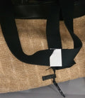 Precioso bolso DKNY original estilo rafia y detalles negros efecto piel