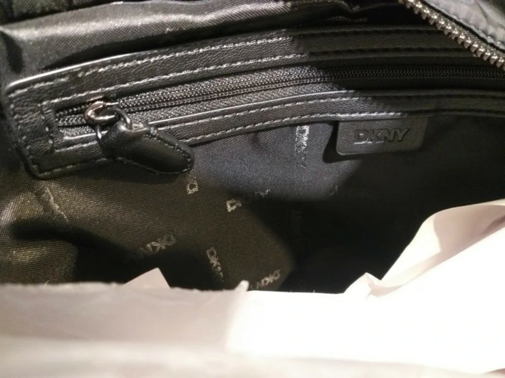 Precioso bolso DKNY original estilo rafia y detalles negros efecto piel