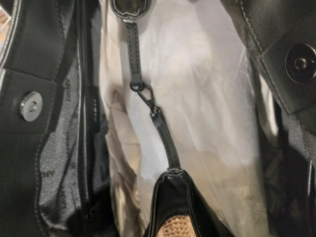 Precioso bolso DKNY original estilo rafia y detalles negros efecto piel